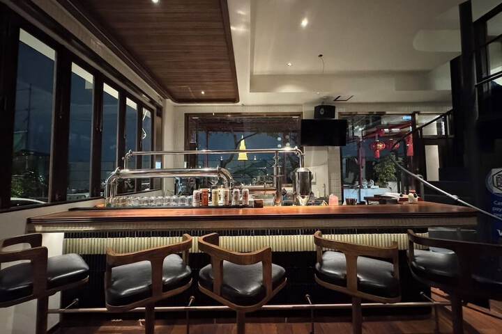 Dining 143 of 151