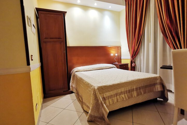 Room 19 of 34