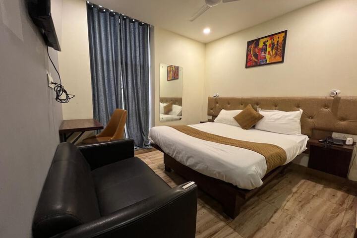 Room 3 of 6