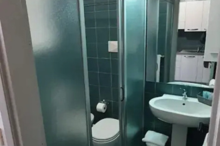 Room 5 of 7