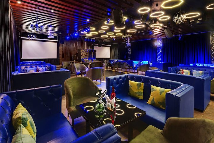 Lounge 80 of 89