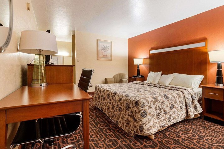 Room 9 of 30