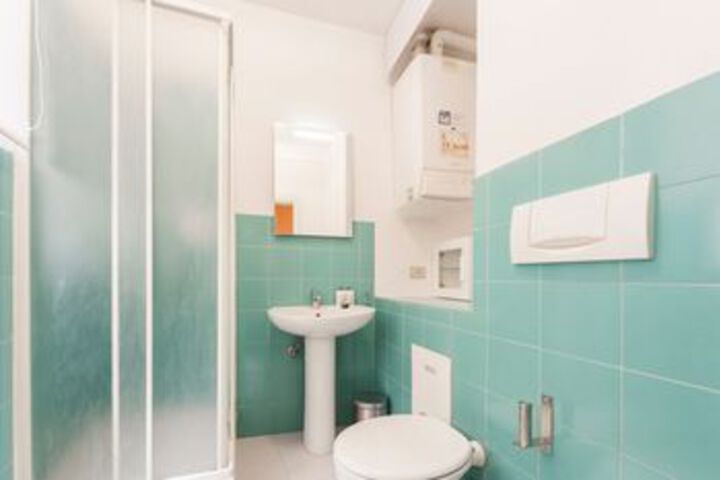 Room 3 of 21