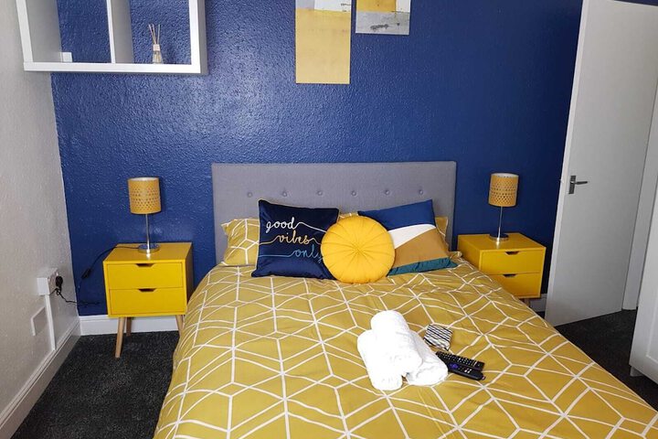 Room 10 of 16