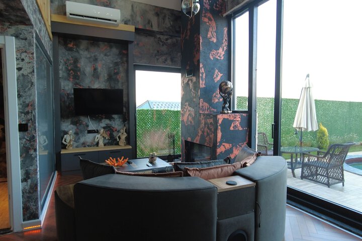 Room 8 of 26