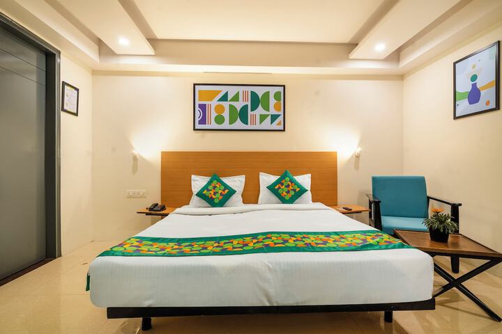 Room 13 of 32