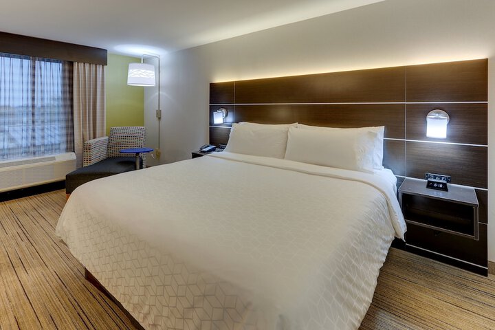 Standard | King Bed (3 of 30)