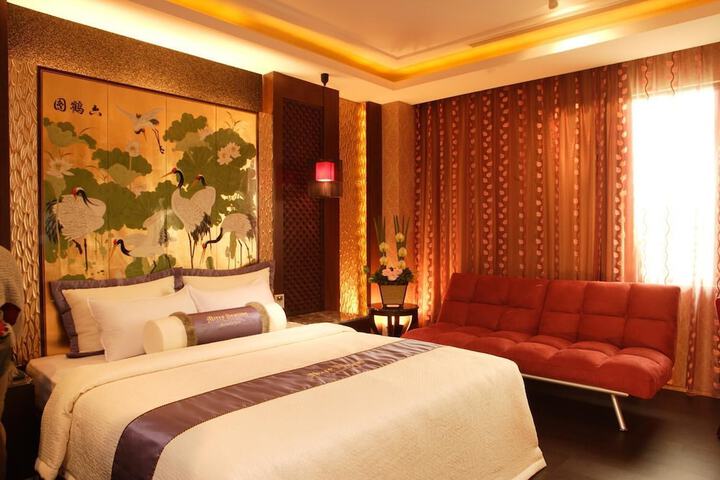 Room 10 of 80