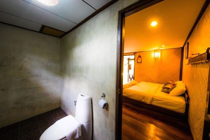 Room 42 of 93