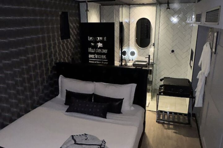 Room 26 of 99