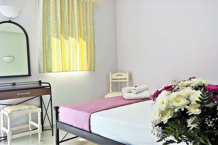Room 6 of 34
