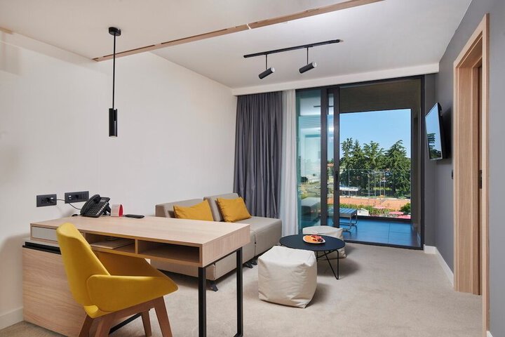 Room 16 of 52