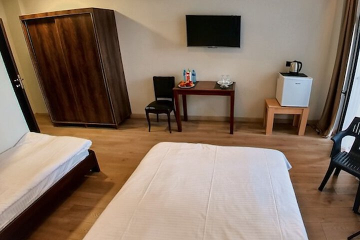 Room 9 of 11