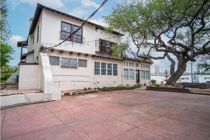 Splash Into Vacation 6BR Home w Pool & Waterslide
