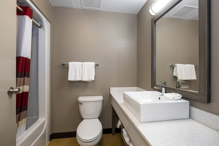 2 Double Beds Accessible (3 of 15)