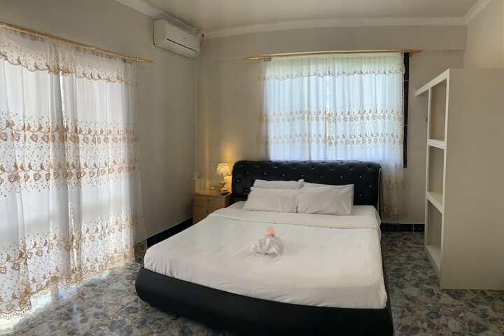 Room 7 of 19