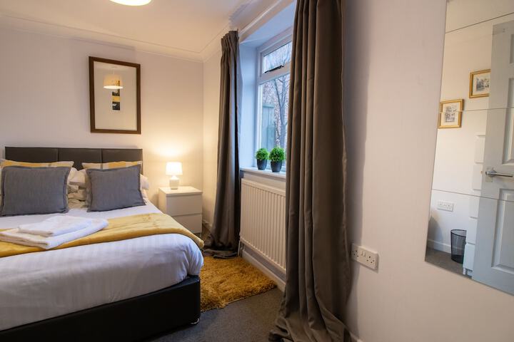 Room 3 of 77