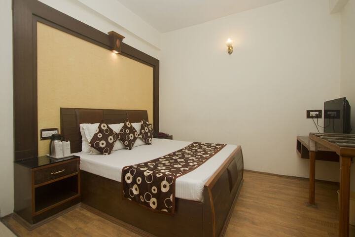 Room 5 of 20