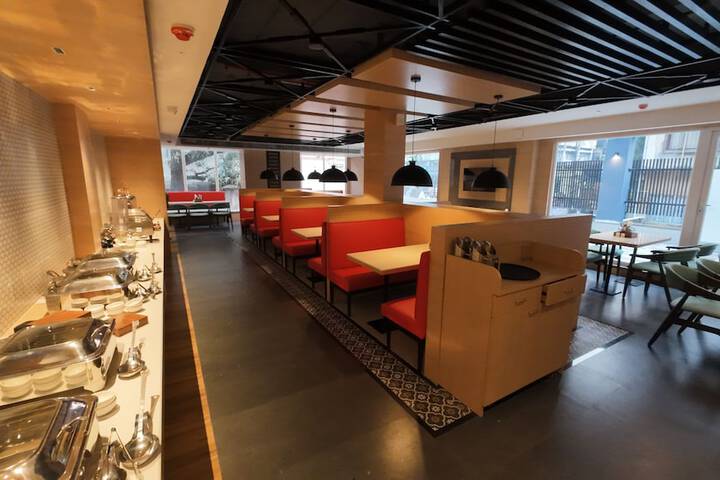 Dining 9 of 13