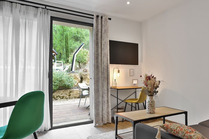 Room 15 of 48