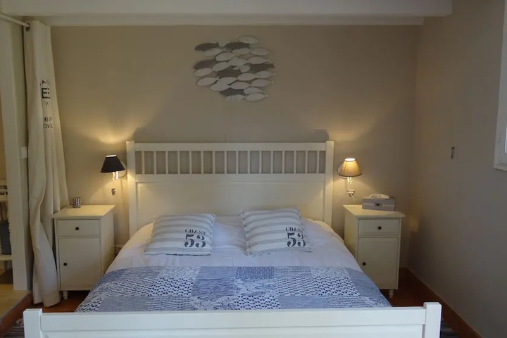 Room 4 of 11