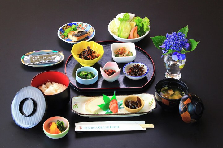 Dining 38 of 44