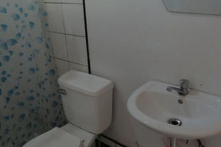 Room 4 of 63