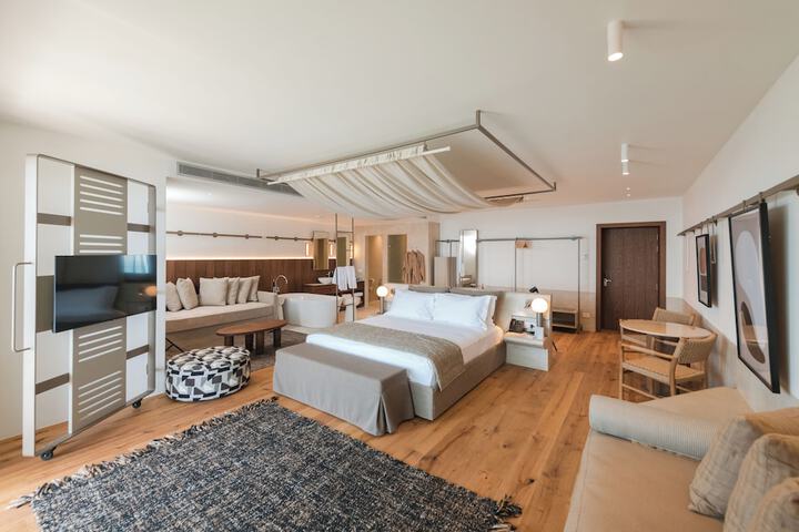Room 40 of 115