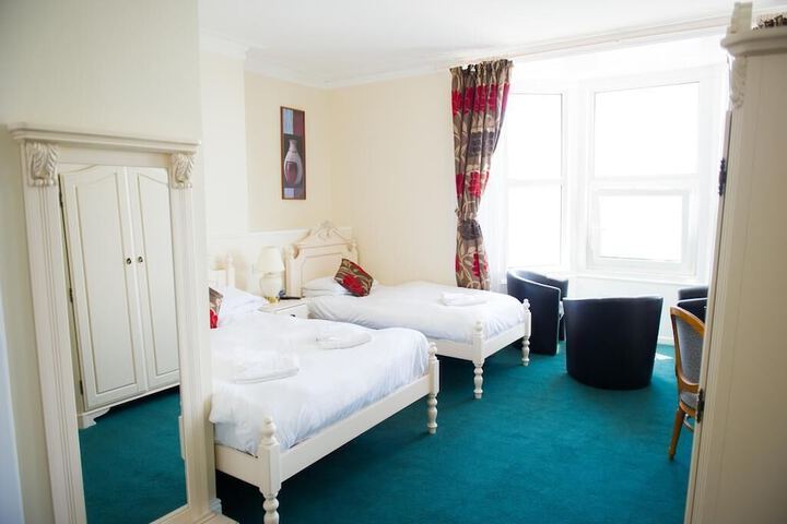 Room 14 of 33
