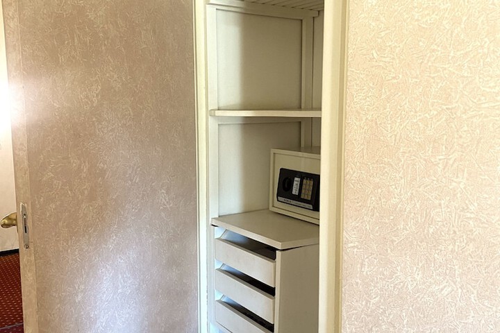Room 5 of 19