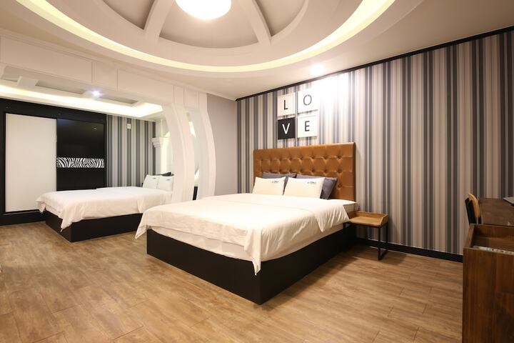 Room 14 of 49