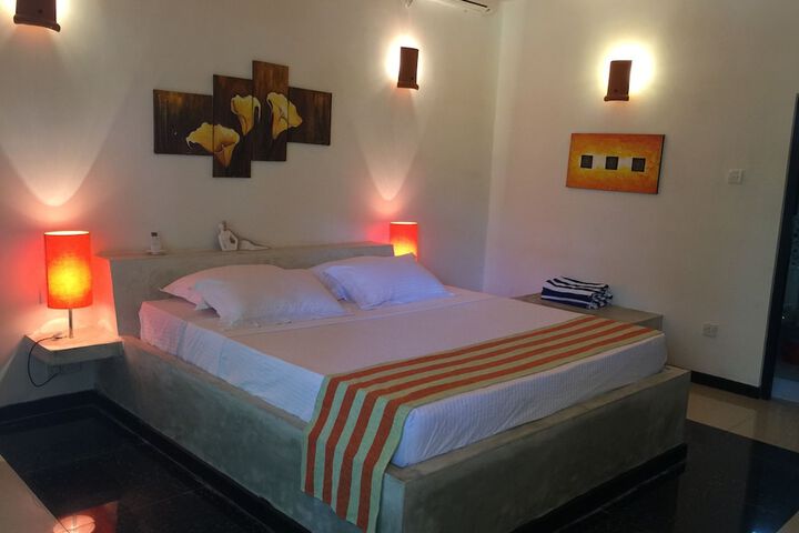 Room 4 of 27