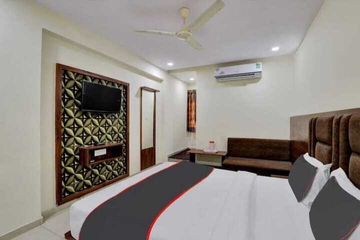 Room 8 of 10