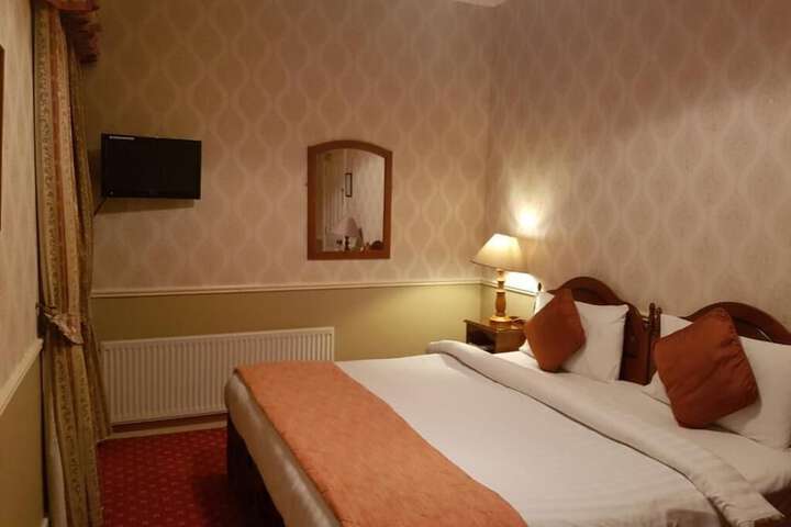 Room 11 of 27