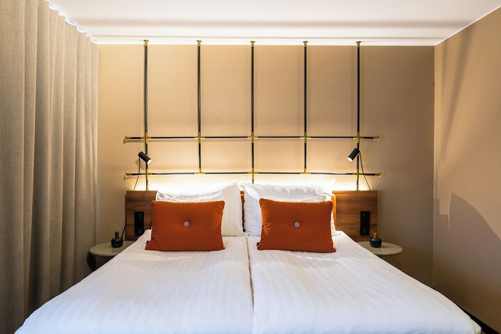 Room 12 of 65