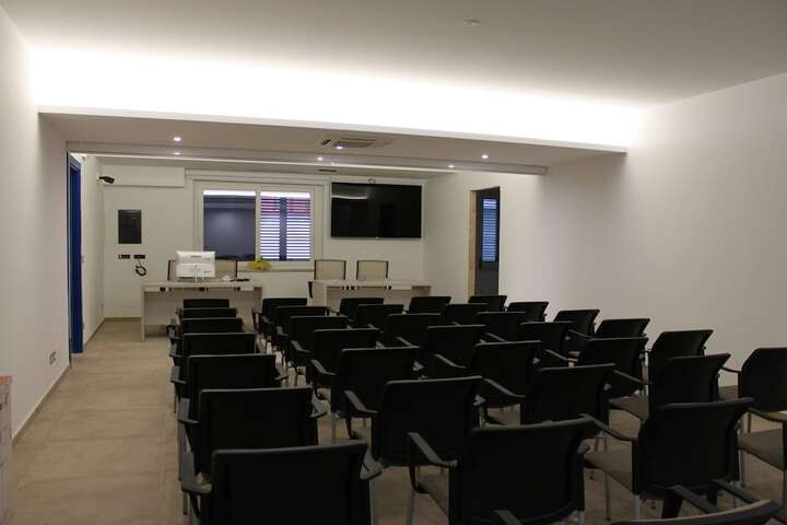 Business Center 52 of 54