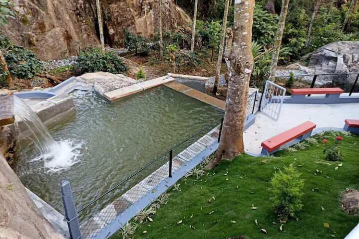 Pool 10 of 18