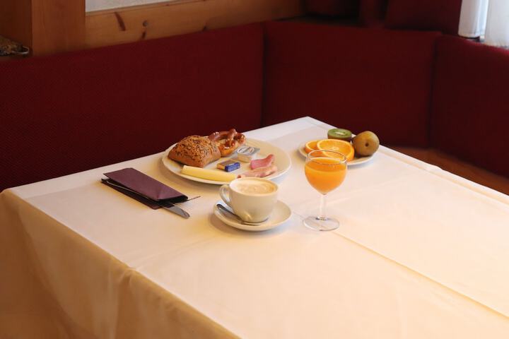 Dining 17 of 20