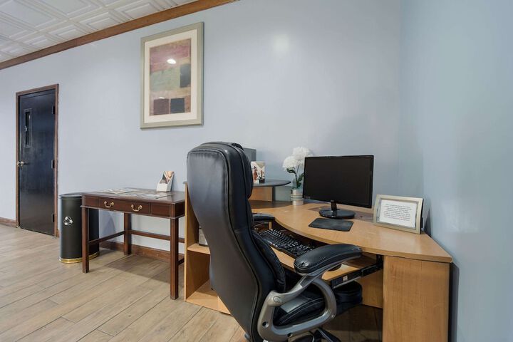 Business Center 66 of 81