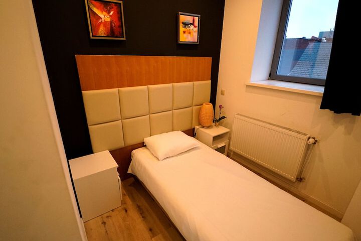 Room 11 of 11
