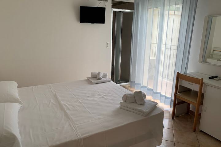 Room 11 of 27