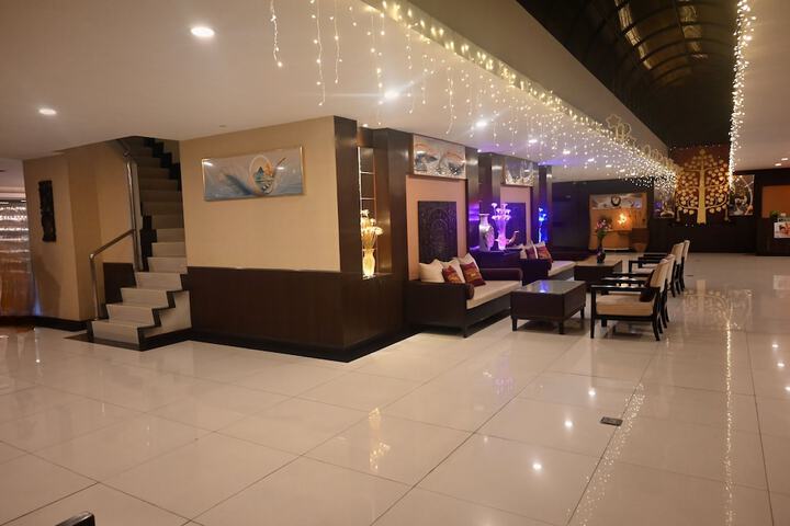 Entrance & Lobby