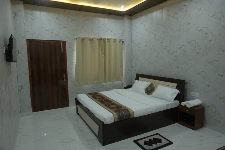 Room 3 of 18