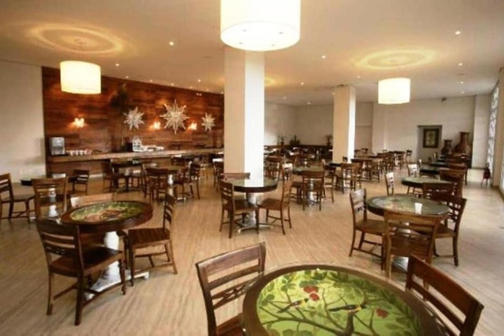 Dining 76 of 104