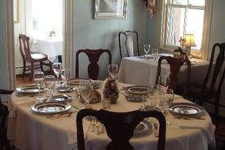 Dining 3 of 11
