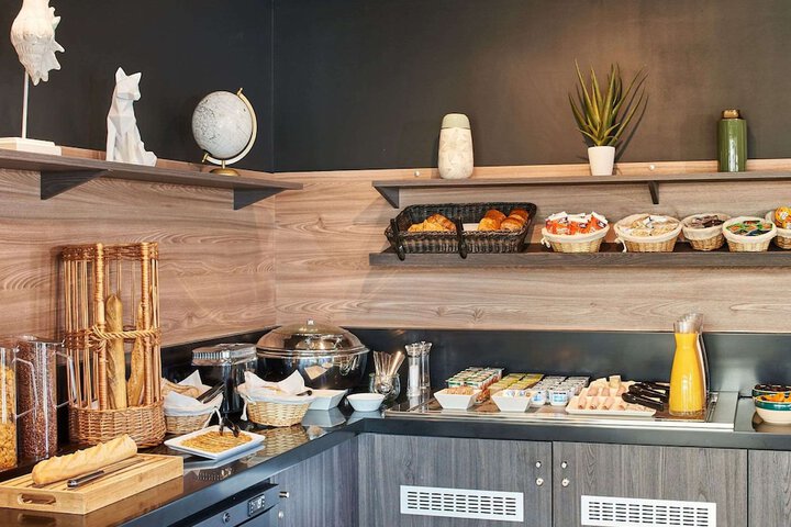 Breakfast/Coffee Service 19 of 38