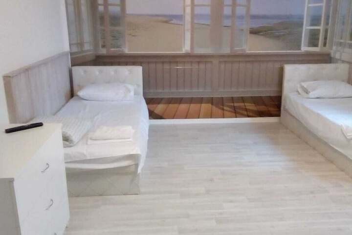 Room 4 of 9