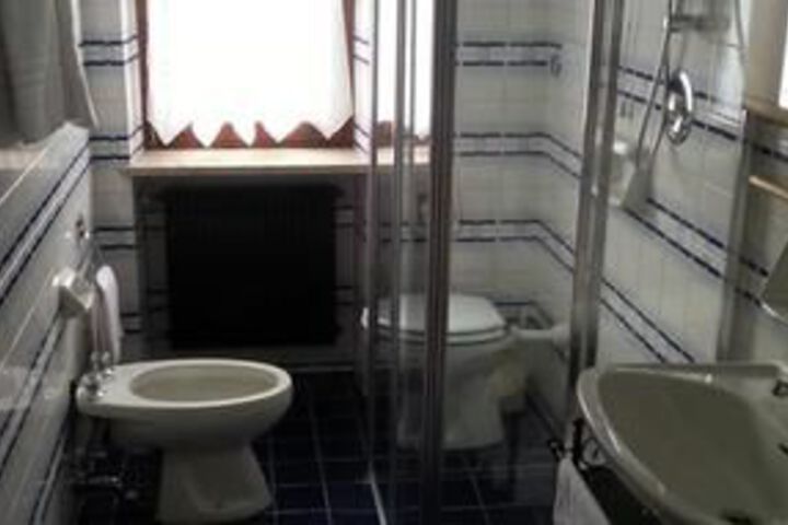 Room 2 of 21