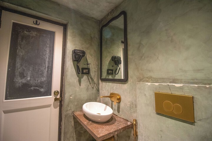 Room 52 of 58