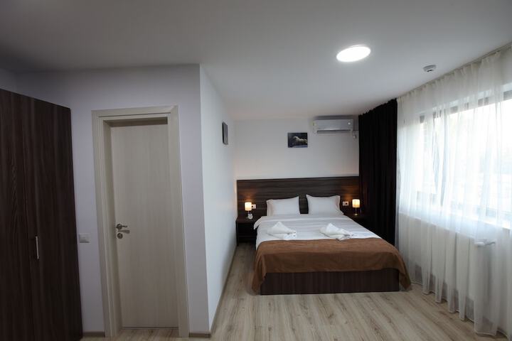 Room 4 of 43